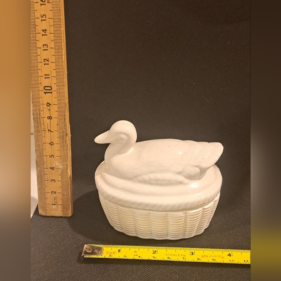 Covered Duck Goose Gander on Nest White Ceramic Japan  Vintage. - Picture 2 of 6